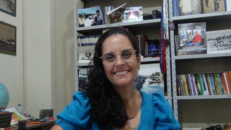 Ana Beatriz Oliveira Reis - Professora